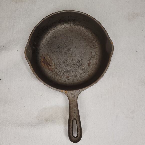 Vintage Wagner Ware Cast Iron Skillet USA Cooking Chef Country Cottage Spout - Picture 11 of 11